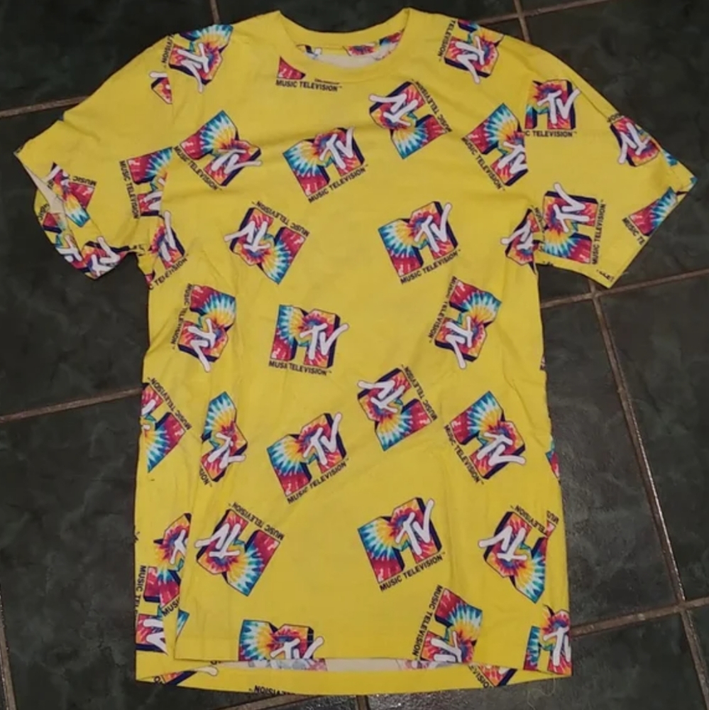 M tv t-shirt